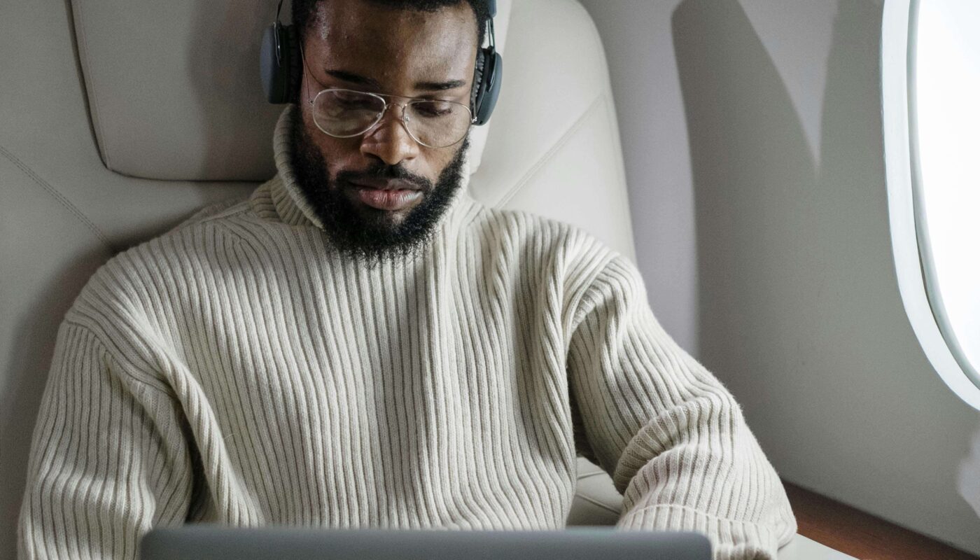 A designer wearing a VR headset is working on a laptop to build an AR/VR product prototype with AI tools.